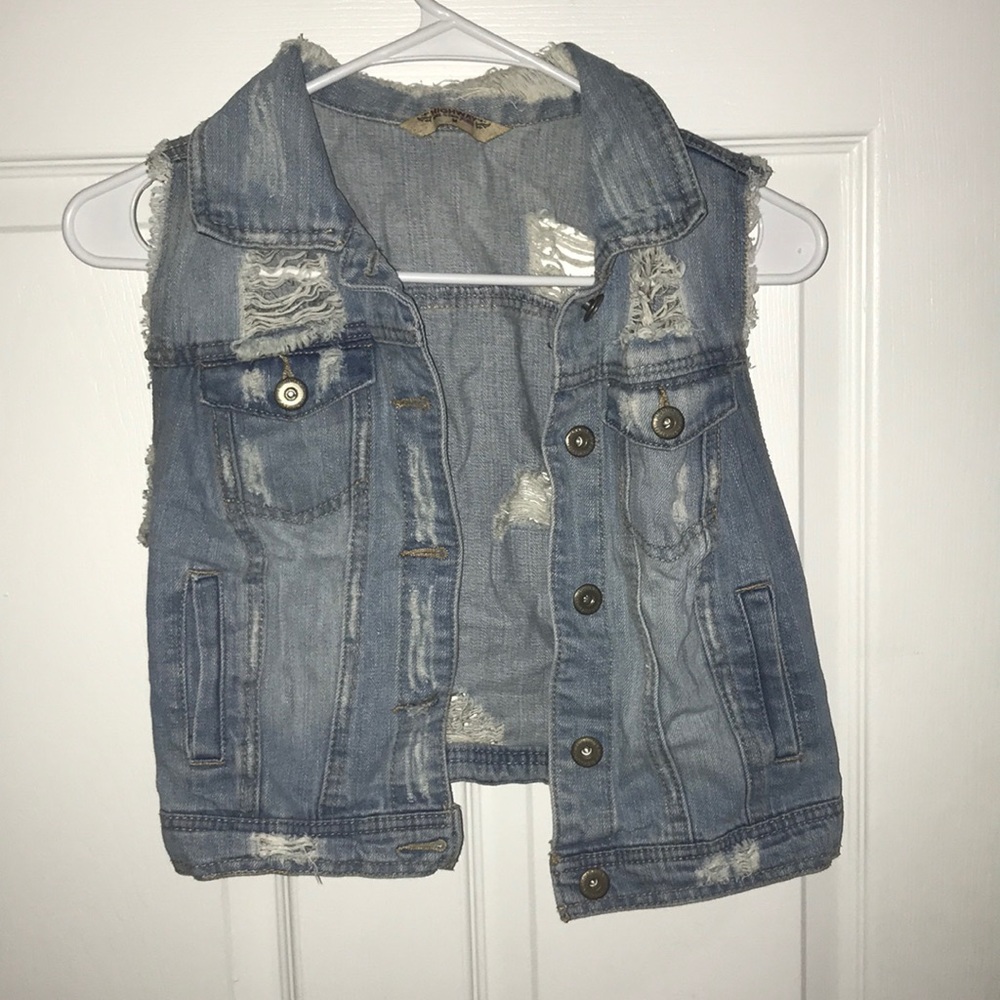 Cropped, Distressed Jean Vest!
